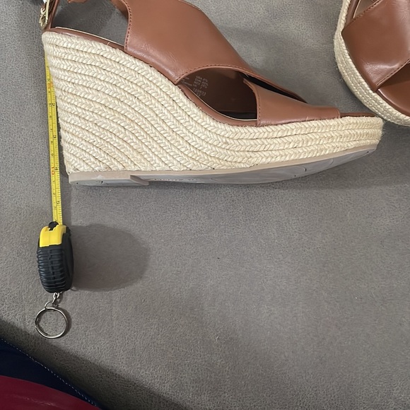 Size 8.5 - Picture 6 of 7